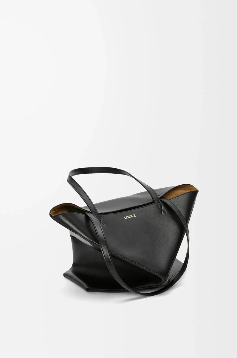 bolso tote mediano puzzle fold en piel de becerro brillante negro