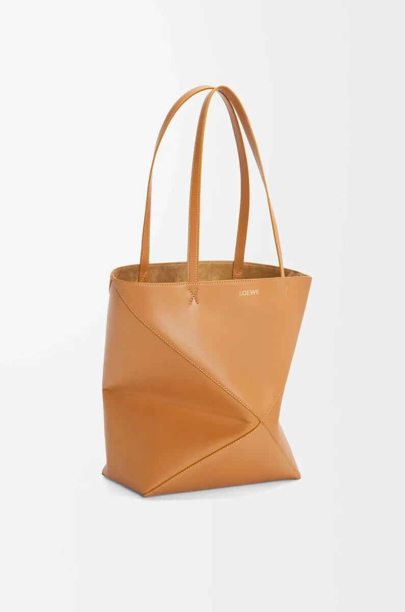 bolso tote mediano puzzle fold en piel de becerro brillante warm desert