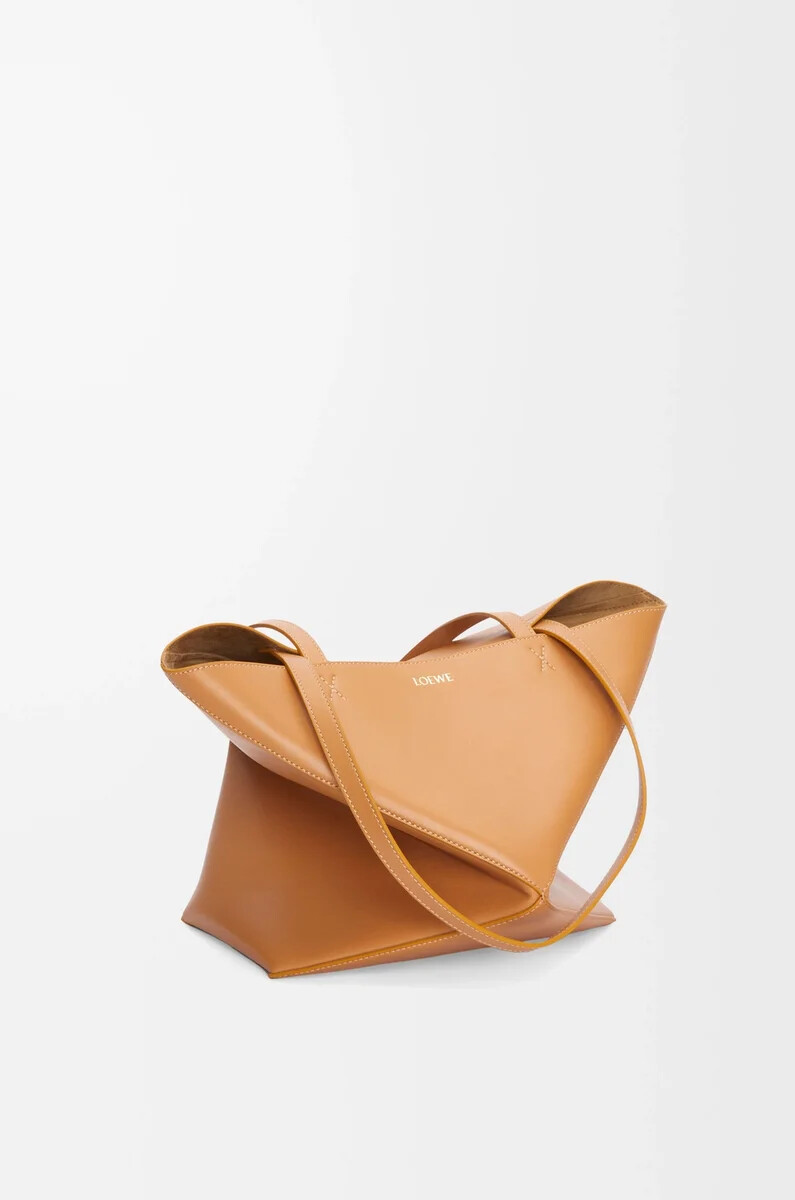 bolso tote mediano puzzle fold en piel de becerro brillante warm desert