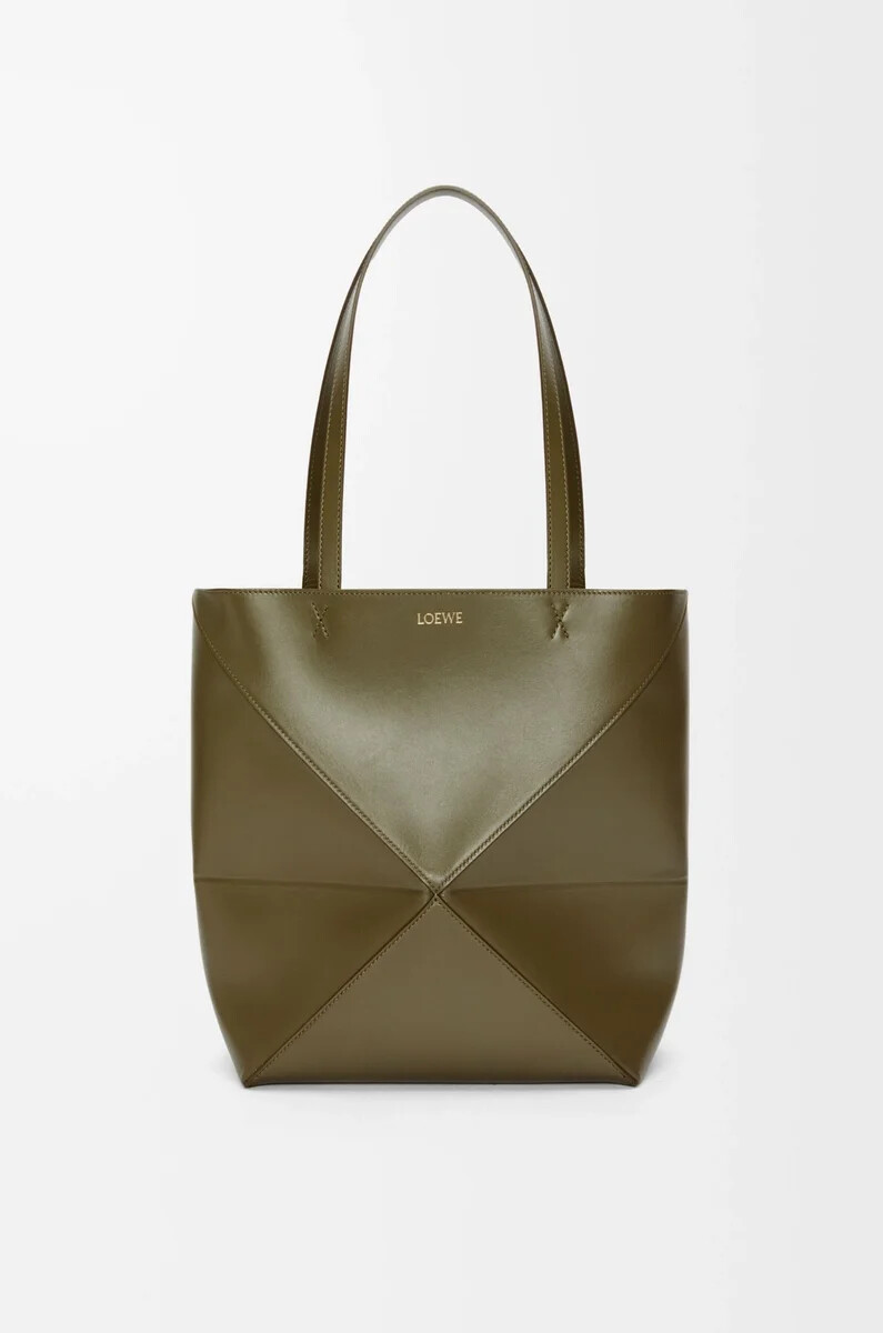 bolso tote mediano puzzle fold en piel de becerro brillante color caqui oscuro