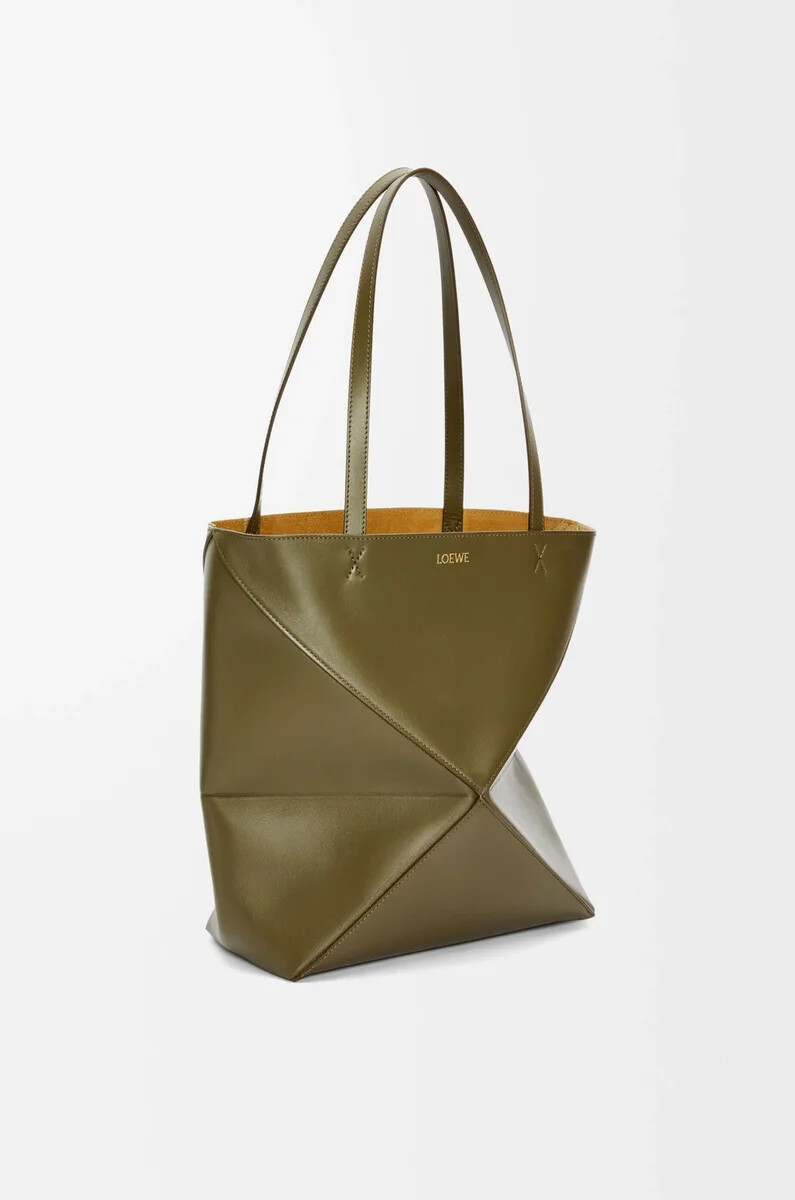 bolso tote mediano puzzle fold en piel de becerro brillante color caqui oscuro