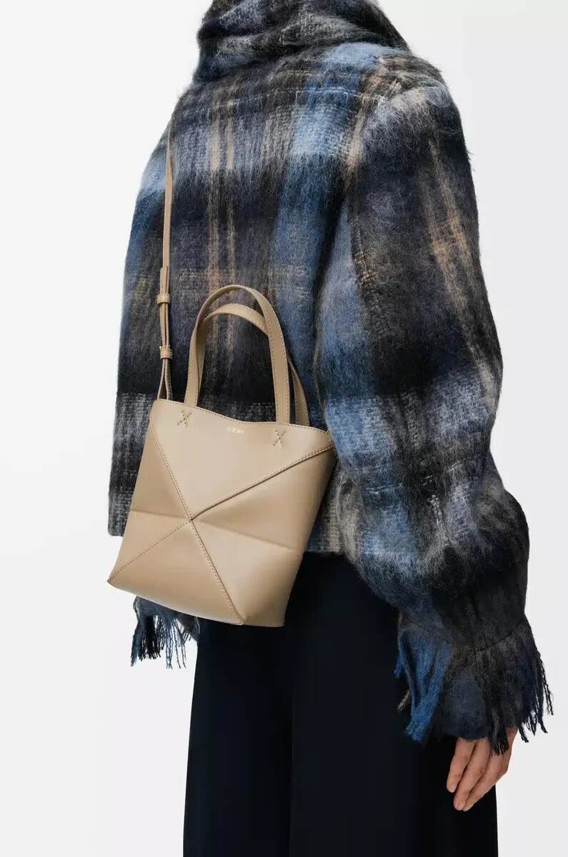 bolso tote mini puzzle fold en piel de becerro brillante color arena