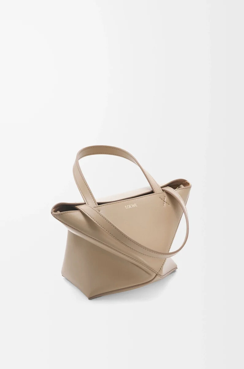 bolso tote mini puzzle fold en piel de becerro brillante color arena