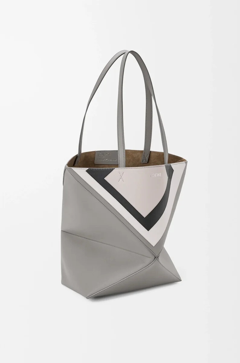 bolso tote mediano puzzle fold en piel de becerro napa grisfantasma claro