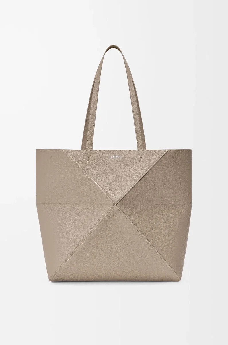 bolso tote mediano horizontal puzzle fold en piel de becerro de grano suave color arcilla