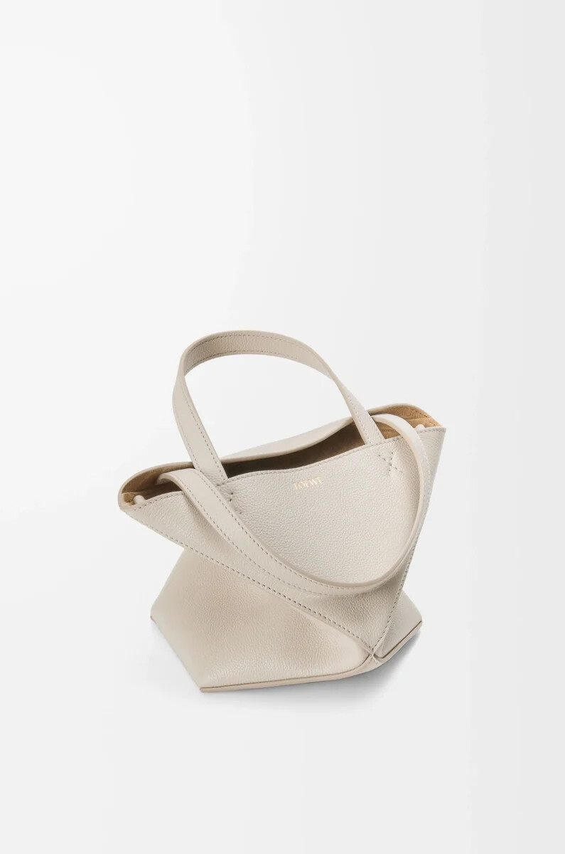bolso tote mini puzzle fold en piel de becerro granulada suave light ghost