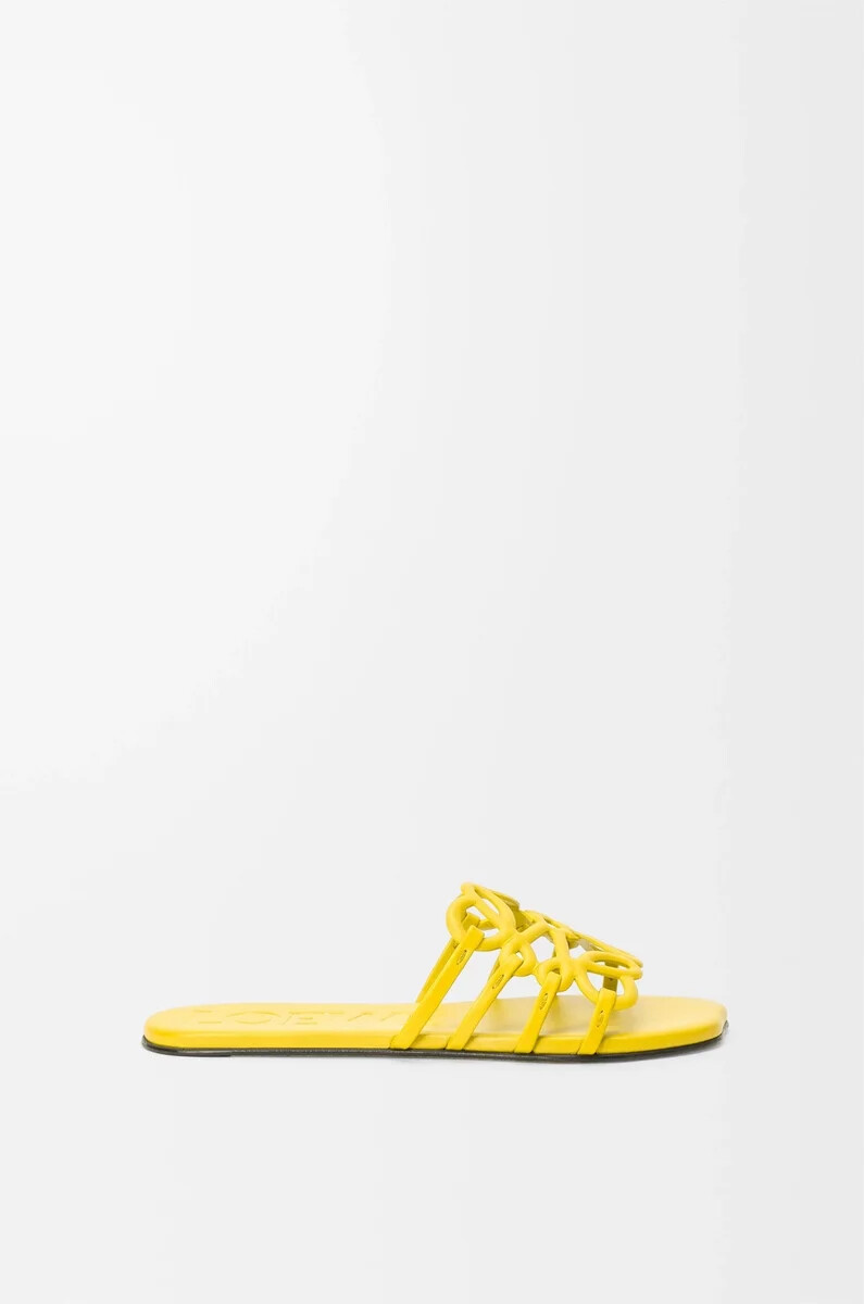 sandalias petal anagram en suave piel de becerro amarilla
