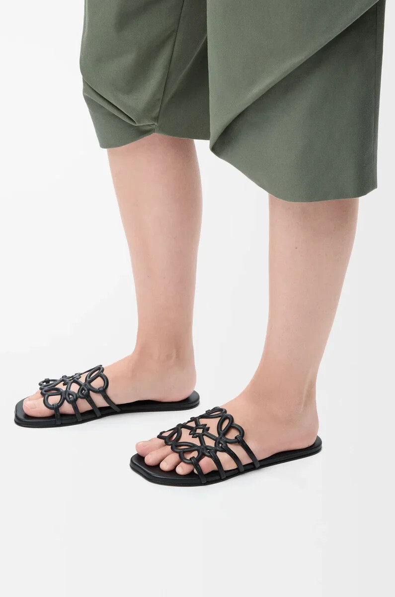 sandalias petal anagram en suave piel de becerro negra