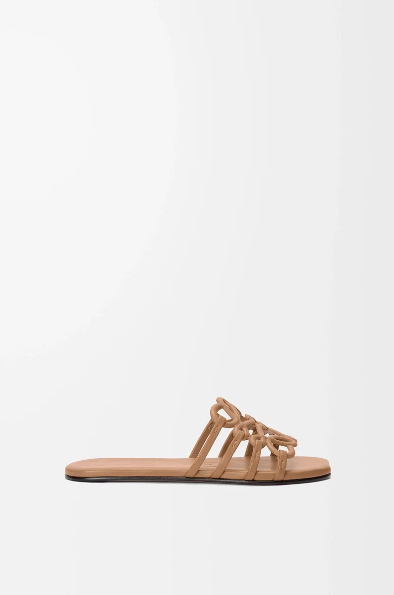 sandalias petal anagram en suave piel de becerro color camel