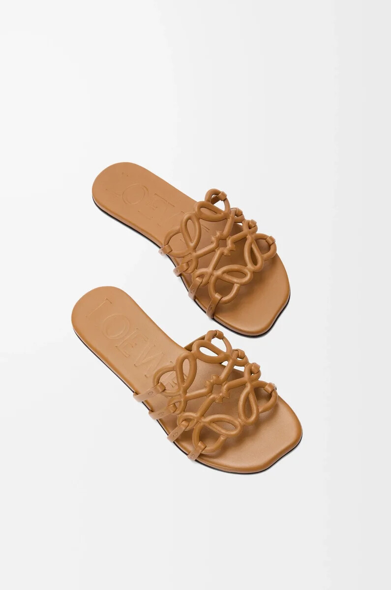 sandalias petal anagram en suave piel de becerro color camel