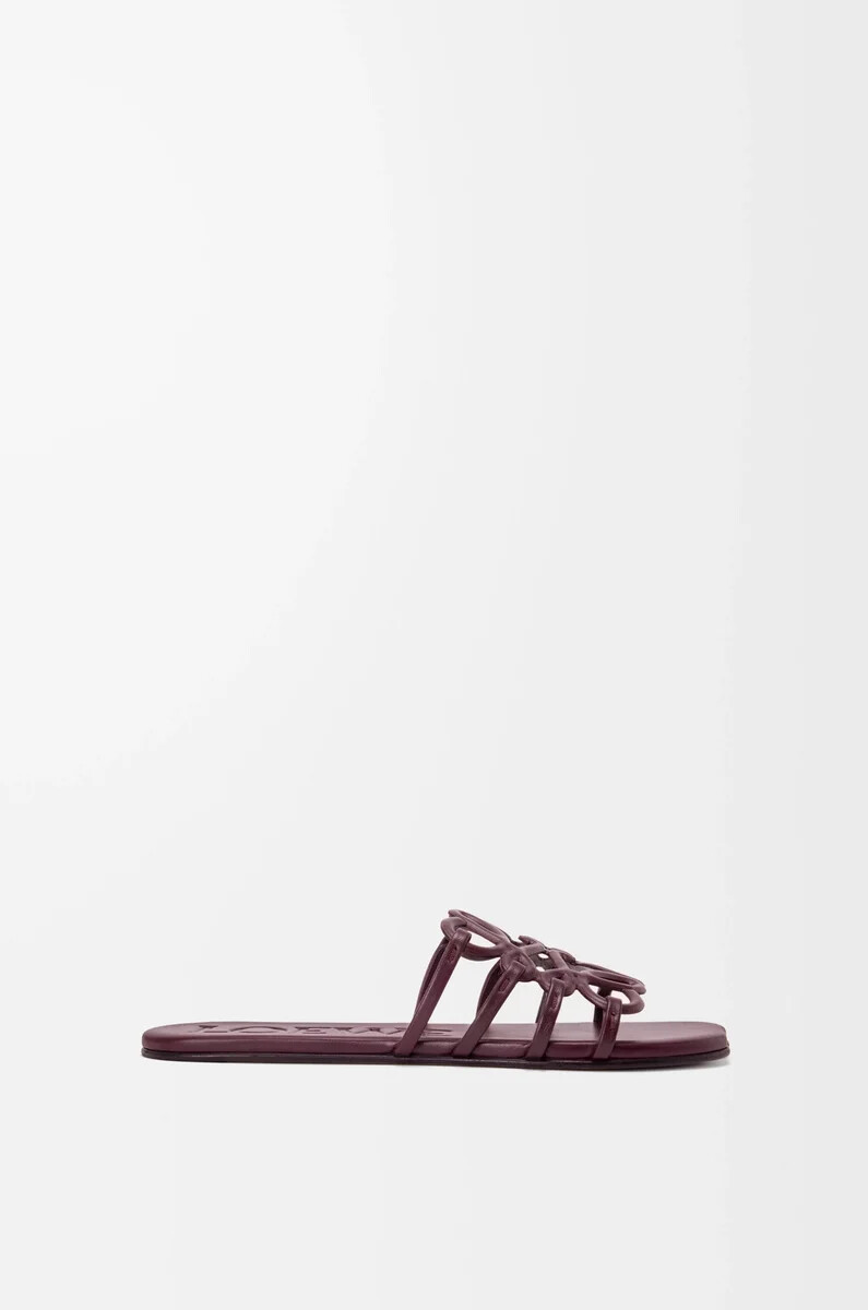 sandalias petal anagram en suave piel de becerro color burdeos oscuro