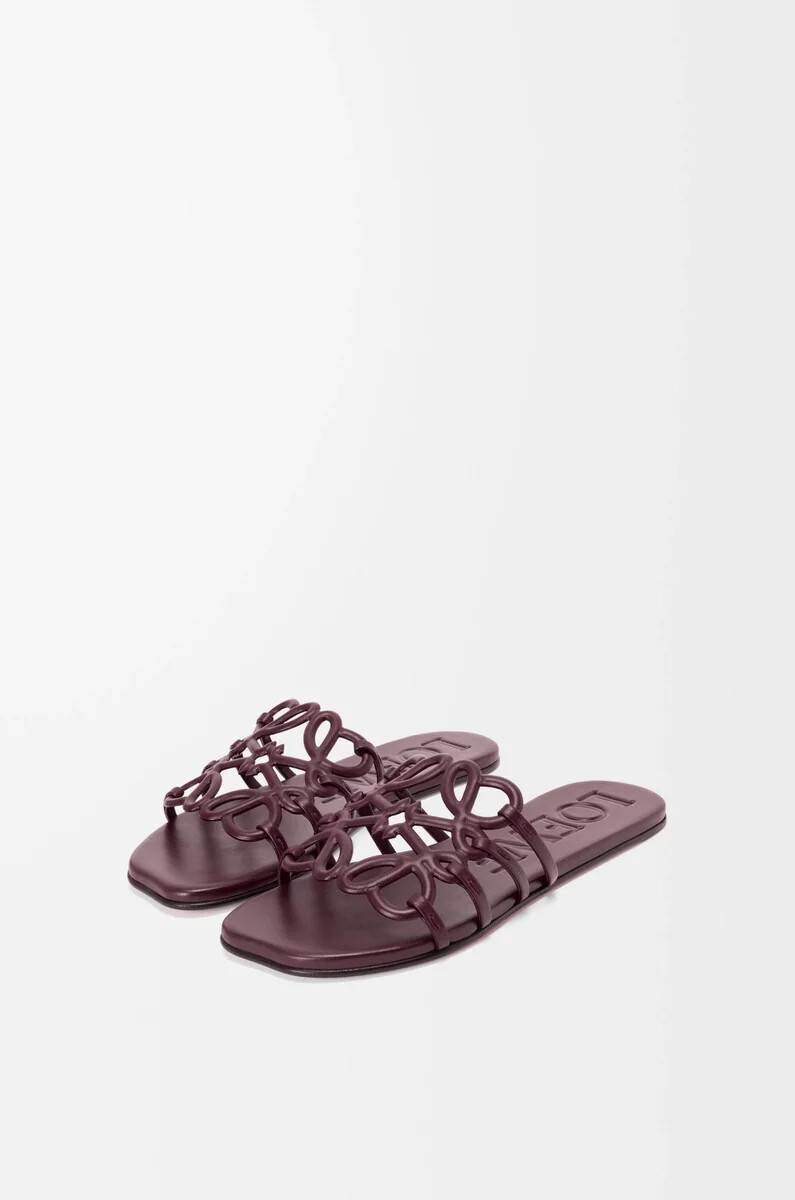 sandalias petal anagram en suave piel de becerro color burdeos oscuro