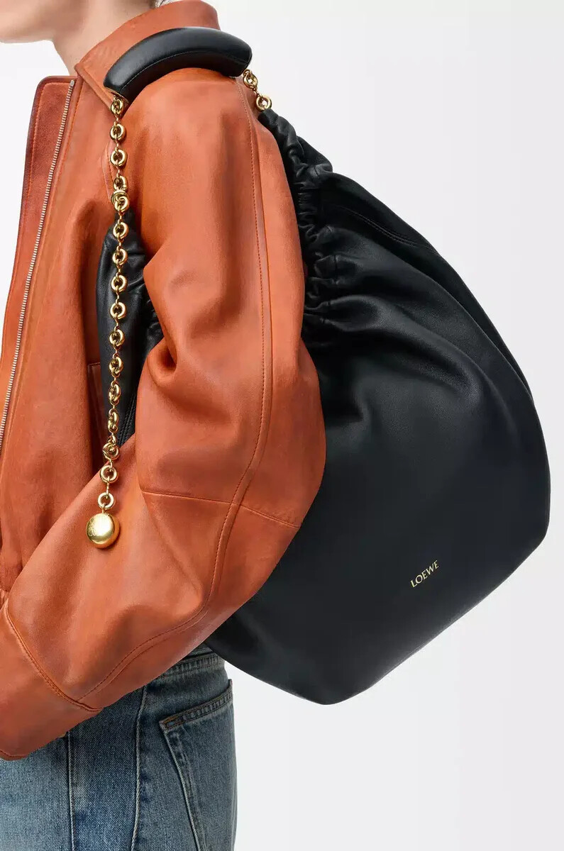 bolso mediano de piel de cordero napa suave color negro