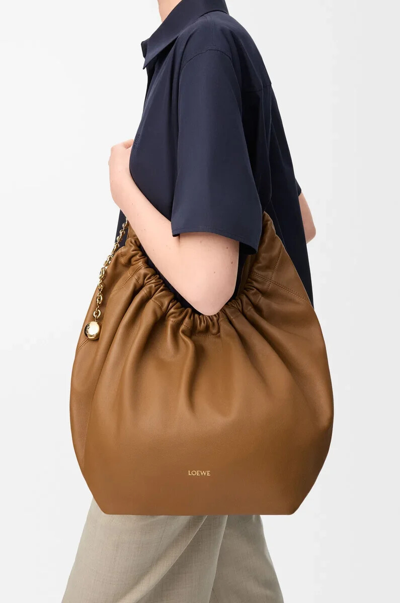 bolso mediano de piel de cordero napa suave color roble