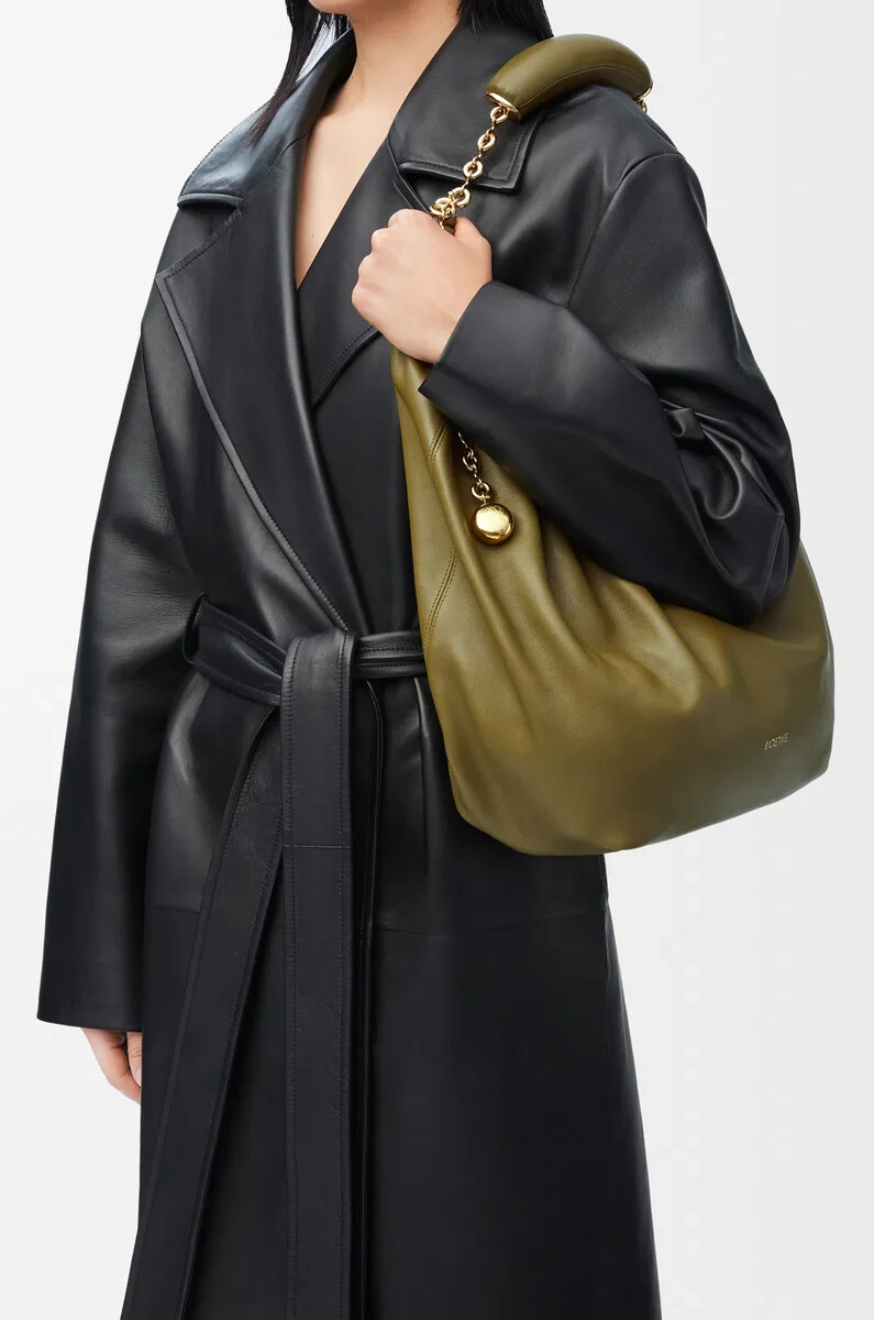 bolso mediano de piel de cordero napa suave color oliva