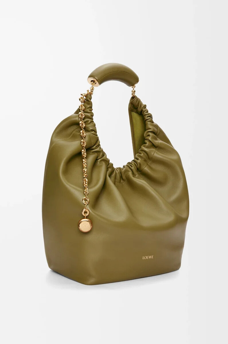 bolso mediano de piel de cordero napa suave color oliva