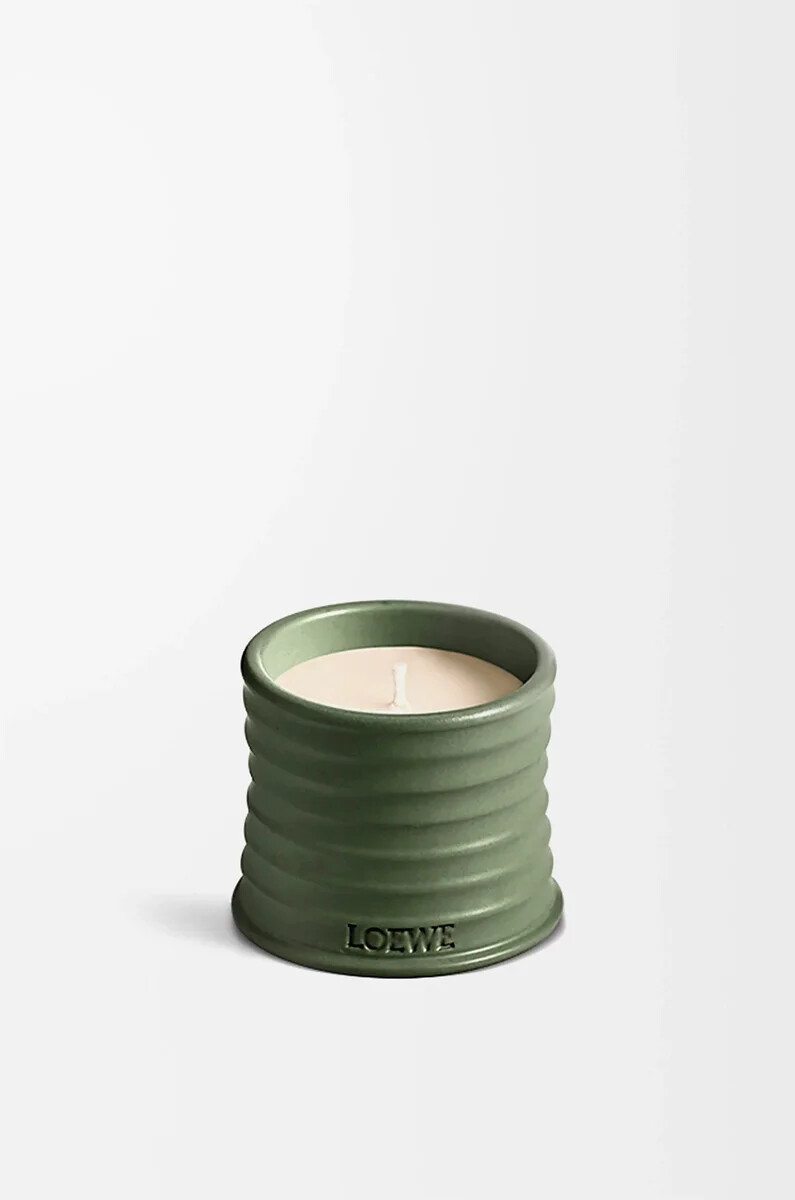 vela pequeña con aroma a marihuana verde oscuro