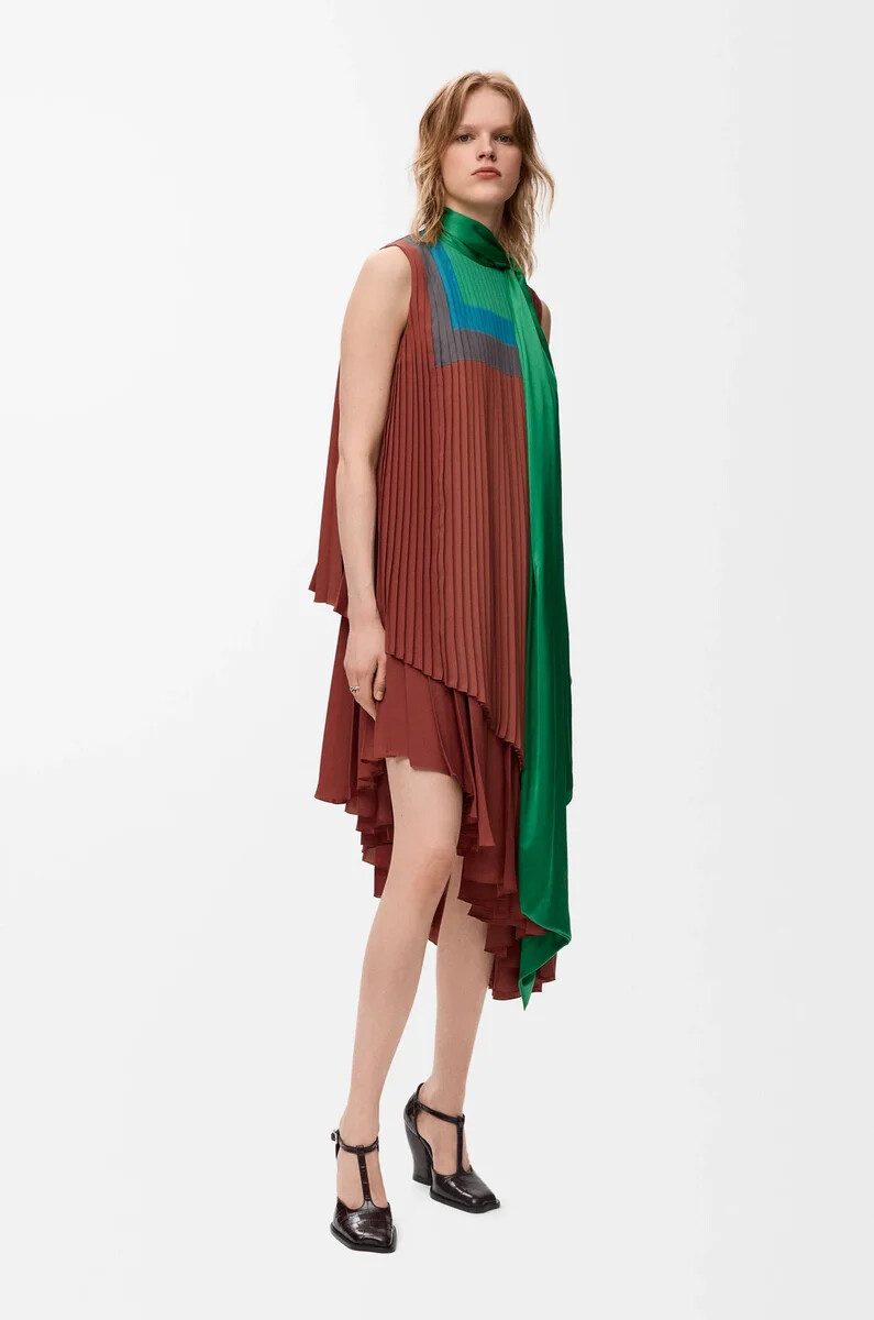 vestido en crepe técnico carameloverde brillante